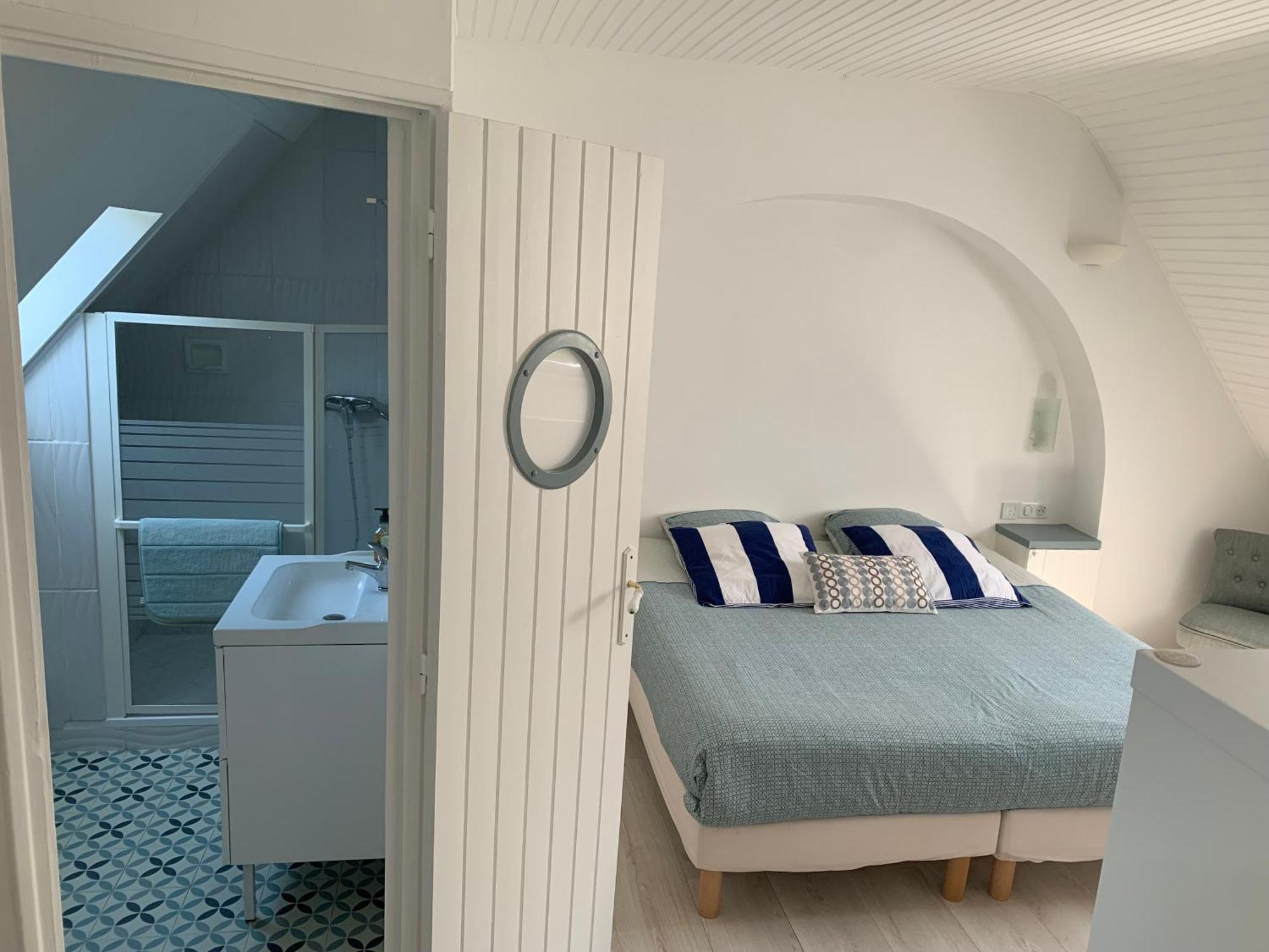 La Gentilhommiere Bed and Breakfast Tréffiagat Rum bild