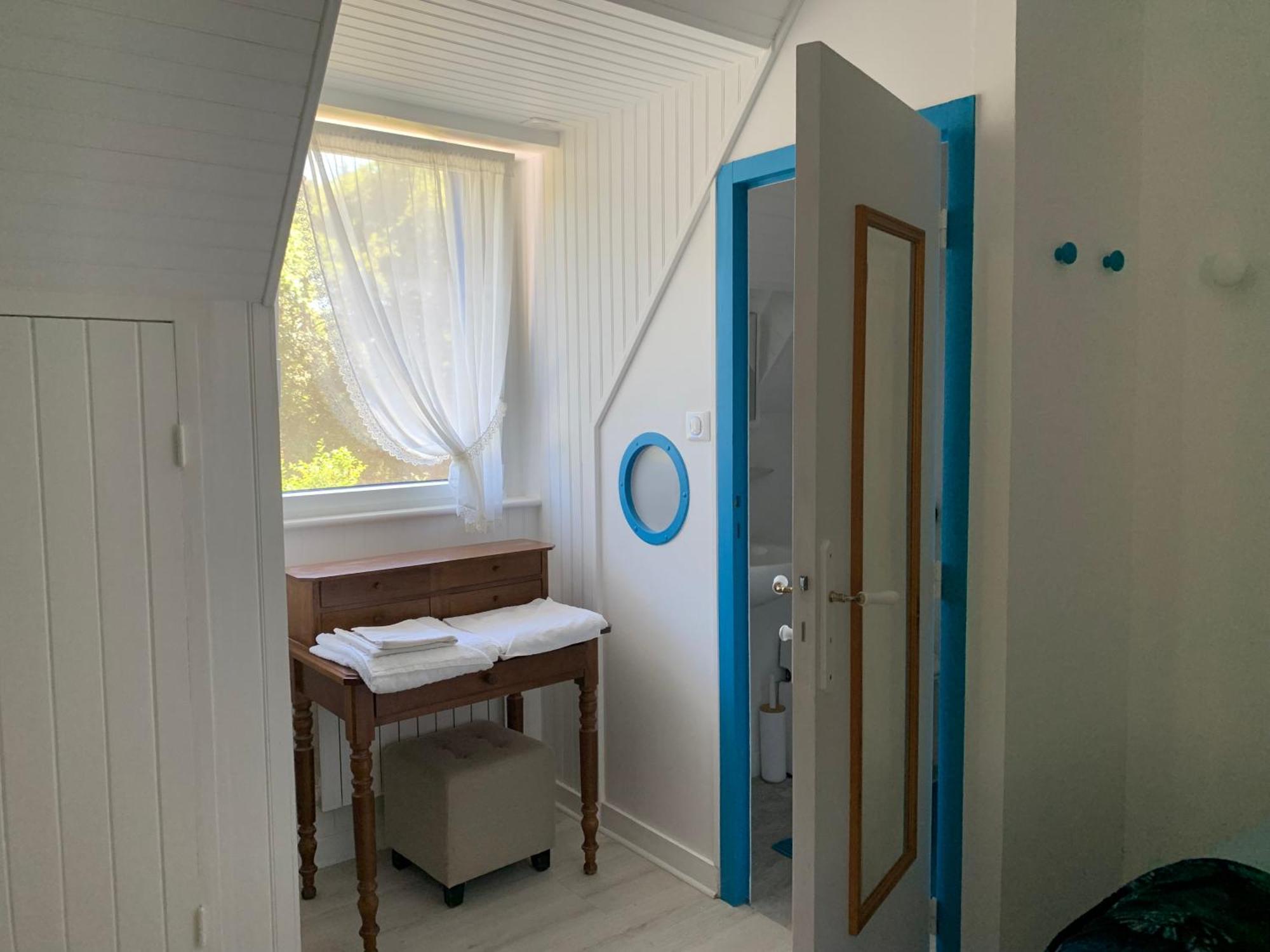 La Gentilhommiere Bed and Breakfast Tréffiagat Rum bild
